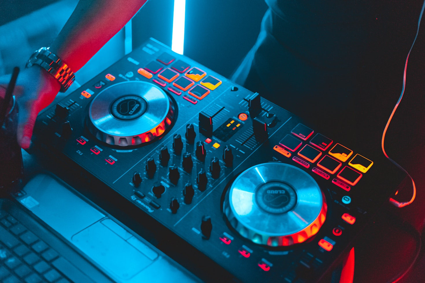 How DJ NordicTräk Crafts Timeless Musical Journeys